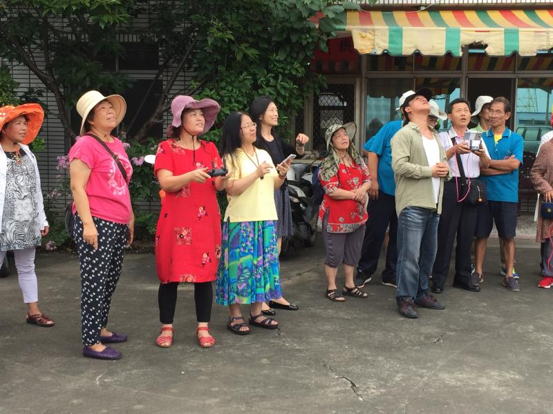 空拍攝影實務操作， 前進後退 左右移動....上升  下降  尖叫連連~~