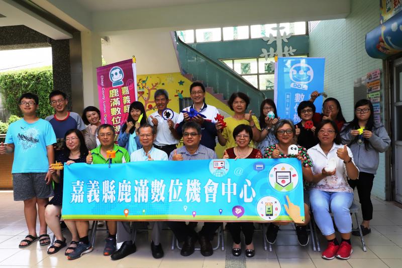創意3D列印創做趣-講師與民眾合照