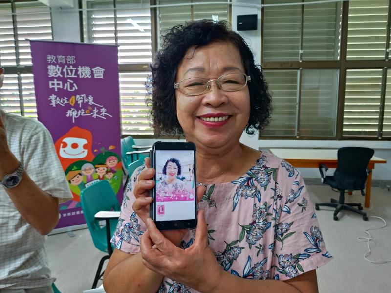 學員用老師教的APP拍攝美照