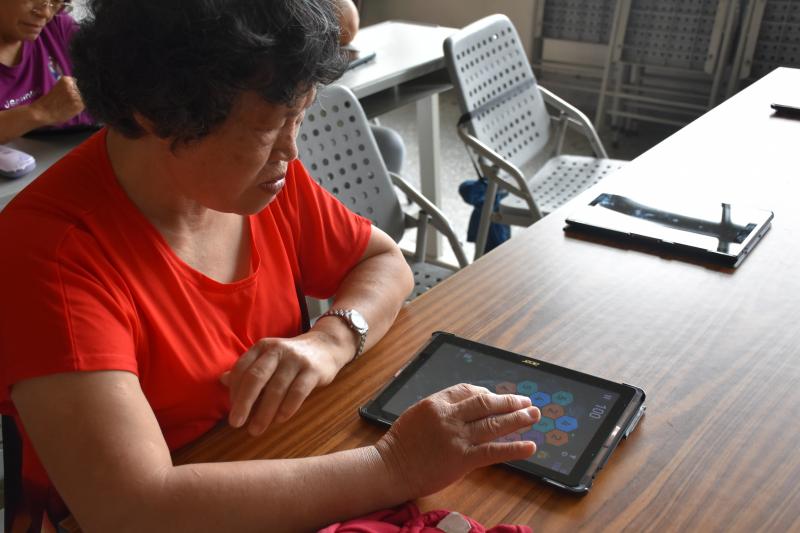 動動頭腦，我想想這一關要怎麼破解...