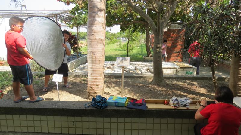 戶外實際拍攝，在一次一次的拍攝中熟悉拍攝技巧