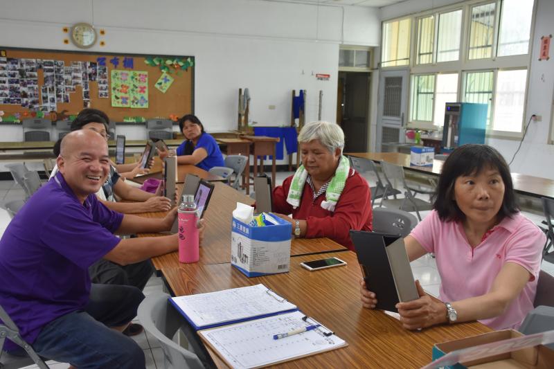 上課囉~看老師這邊