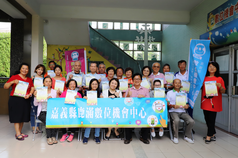 影音剪輯設計課程-校長及講師與學員合照