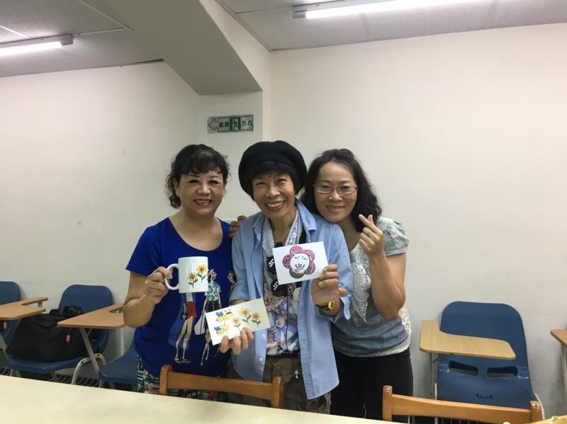 學員與志工開心合照