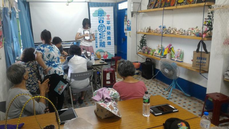 vuvu邊聽老師講解邊親自操作