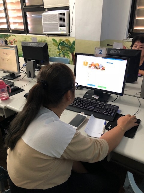 學員將己修改好的照片上傳到平臺