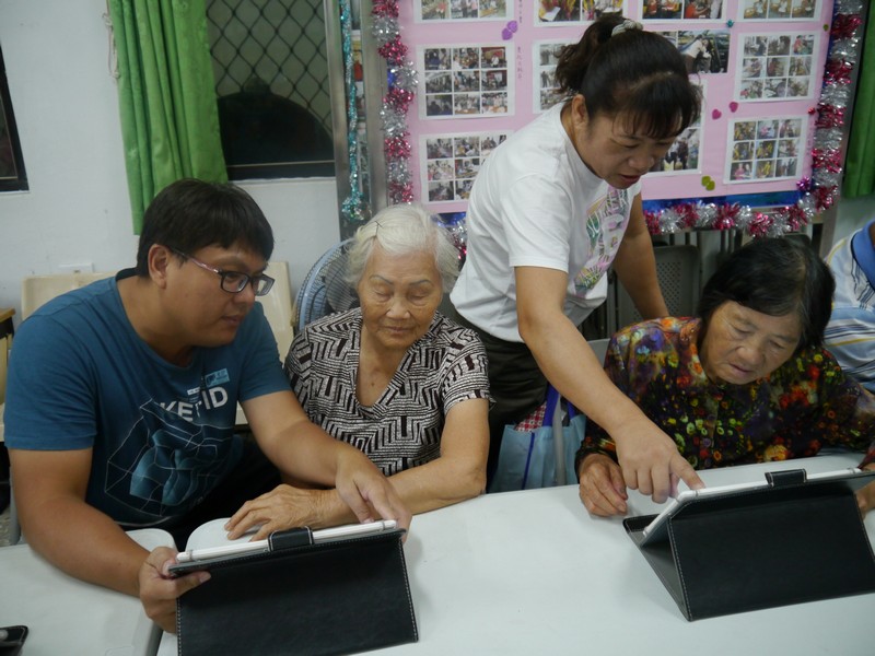 107年行動近用計畫DOC課程-保力社區的長輩正努力學習