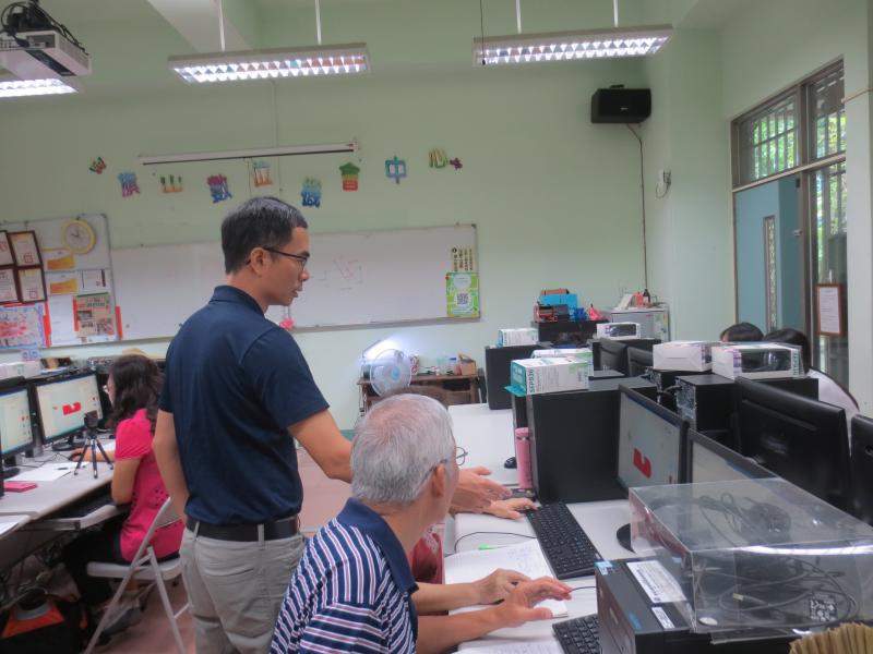 講師一一確定設計的尺寸。