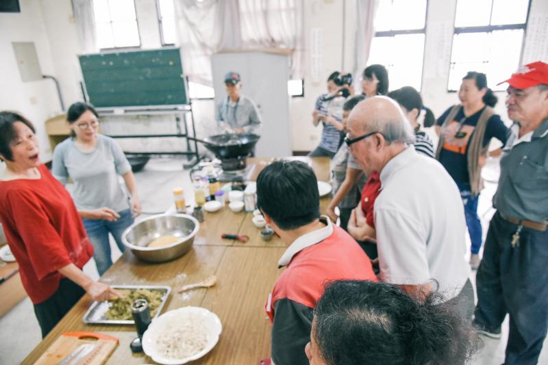 把廚房移到白鷺鷥生態園旁，透過 DOC 課程，橫山創意茶餐即將逐一數位化。 