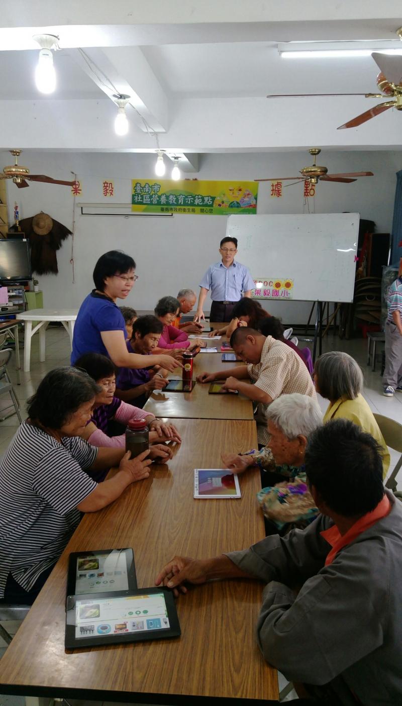 校長開場介紹講師及課程