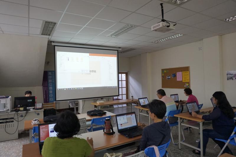 講師示範軟體操作與解說