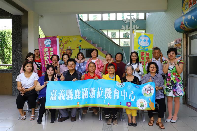 k歌訓練班林文瑞老師學員合照