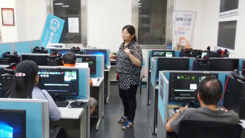 講師說明影音編輯軟體的各種注意事項。