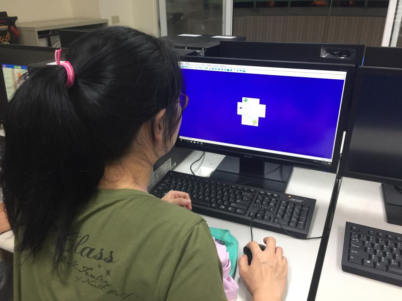 印名片太貴，自己來設計吧！