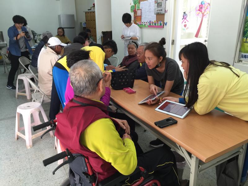 小志工與vuvu們平板教學互動