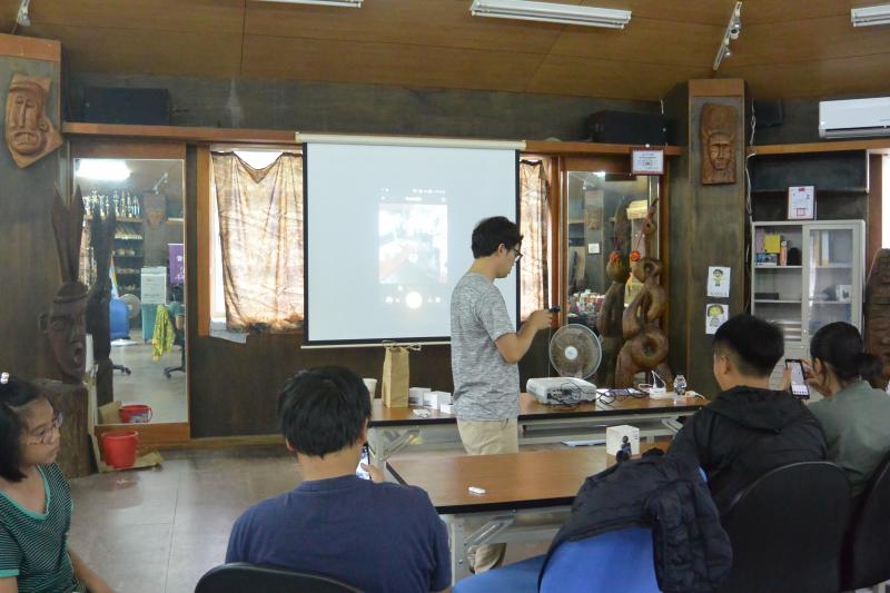 講師示範操作360相機