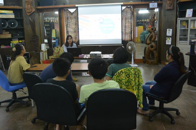 講師講解行動支付內容