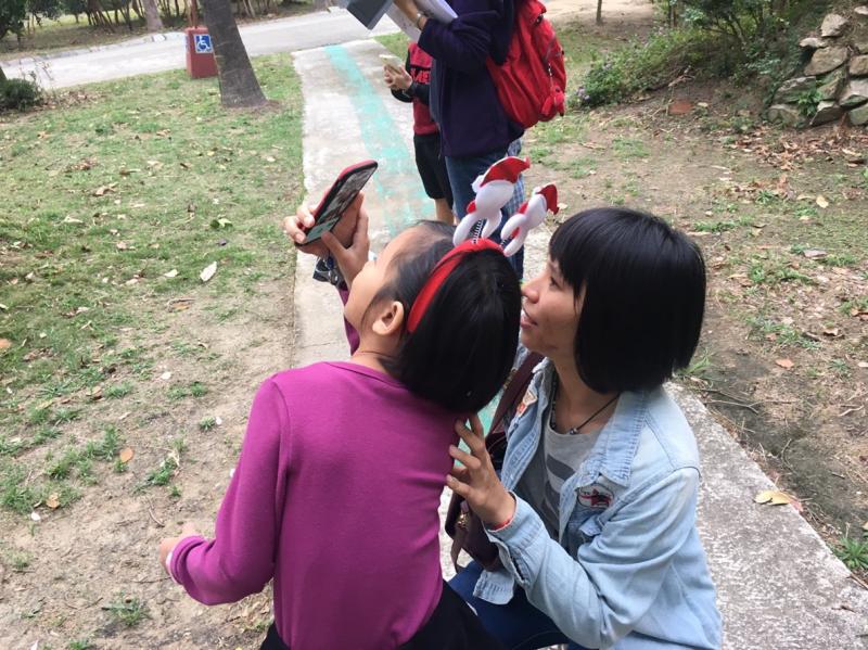 家長和小朋友一起參與，小朋友非常的興奮