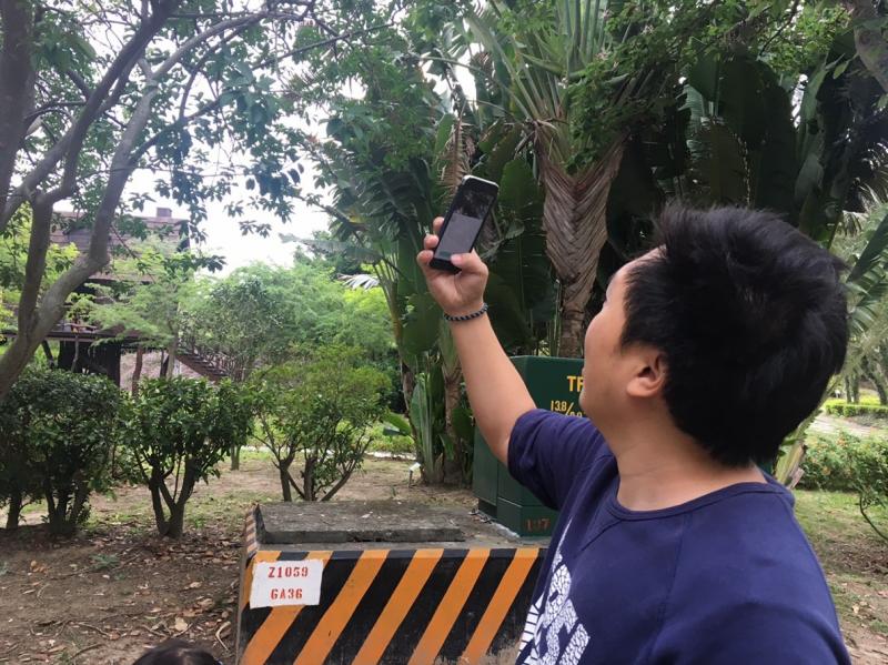 不但能掃描找出植物，還能定位，還會告訴你，這個職務的作用，是否能食用等等