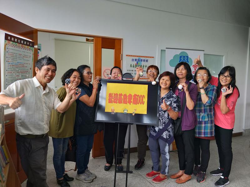 學員都完成屬於自己心中所屬鑰匙圈開心與老師合照!