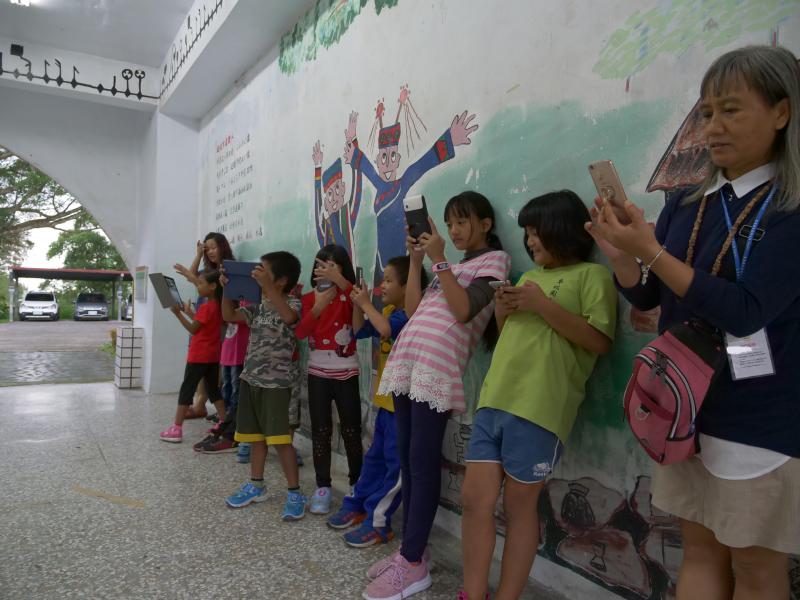 拍攝部落內的景點及瞭解相關故事