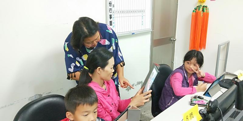 課程學習使用平板拍攝照片