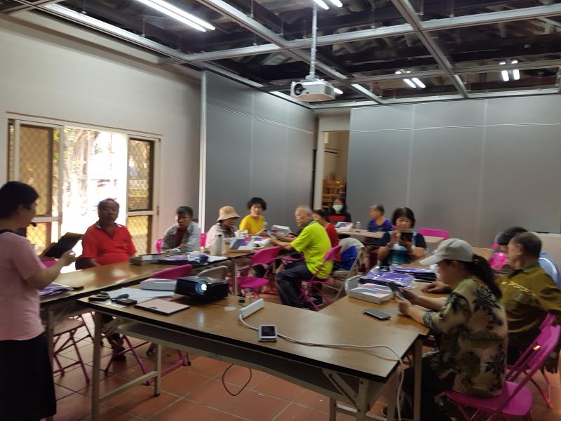 在老師細心教學下，大家一步驟一步驟來,終於成功了!