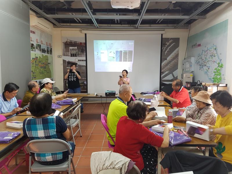 原來要先註冊!才能傳訊息和傳照片唷!功能多多,趕快加入吧!