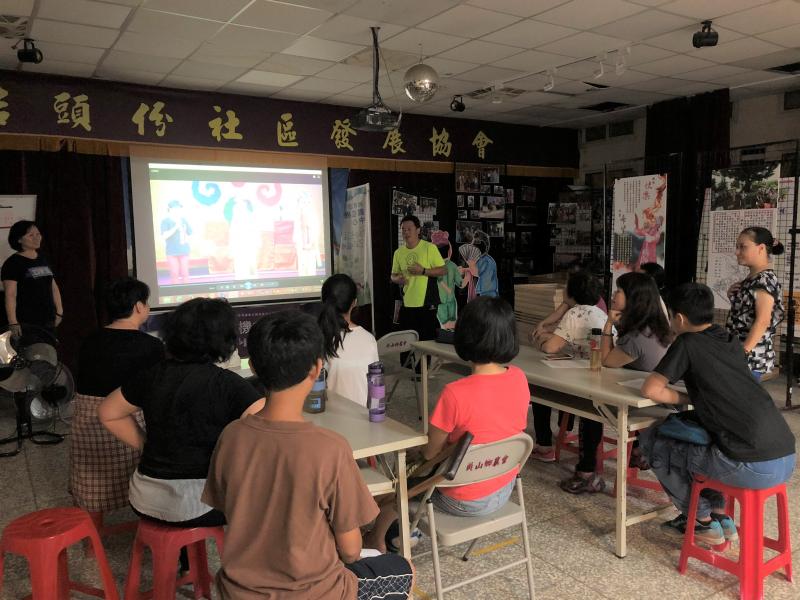 講師認真講解課程