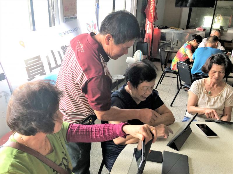 講師指導學員操作