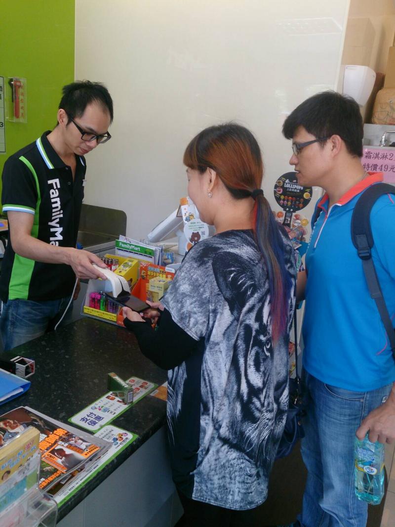 實際到附近的便利商店操作，使上課內容映象深刻。了解到電子支付的便利。