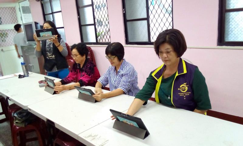 不管是拍照、唱歌等APP都大受好評