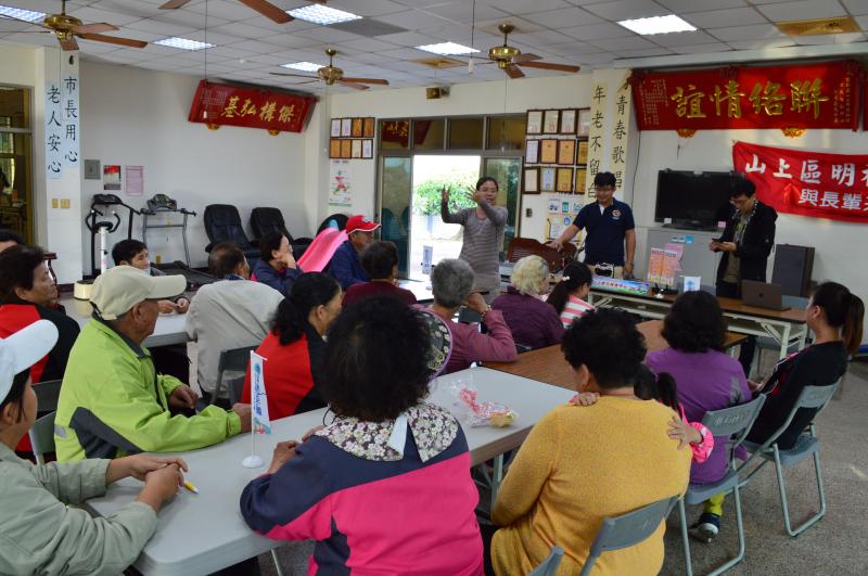 空拍飛行員體驗在明和活動中心上課