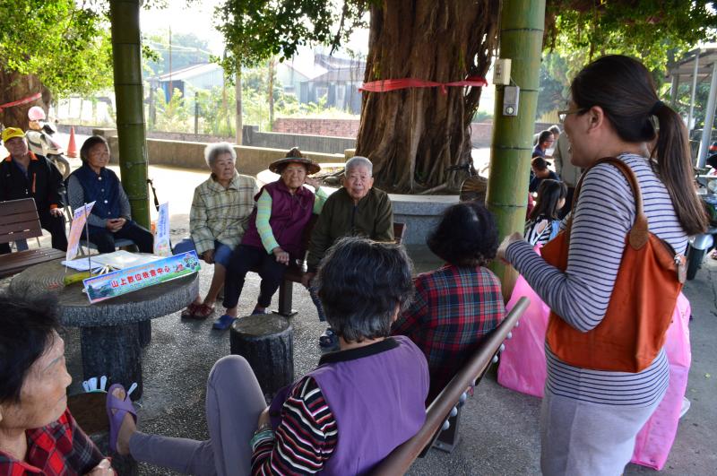 講師講解空拍機注意事項