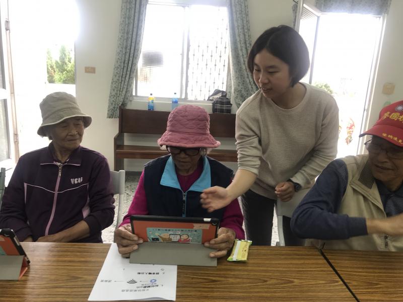 引領長輩邁入網路世界