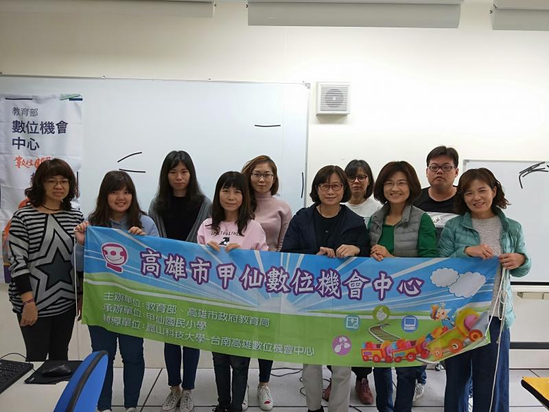 看著小朋友在籃球上奔跑,我想把他們用縮時攝影呈現出來