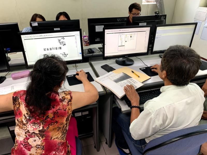 老師教導使用PhotoCap設計屬於自己的門牌