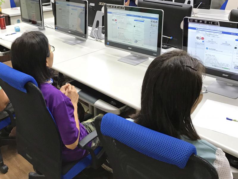 講師給學員們參考幾個行銷案例。