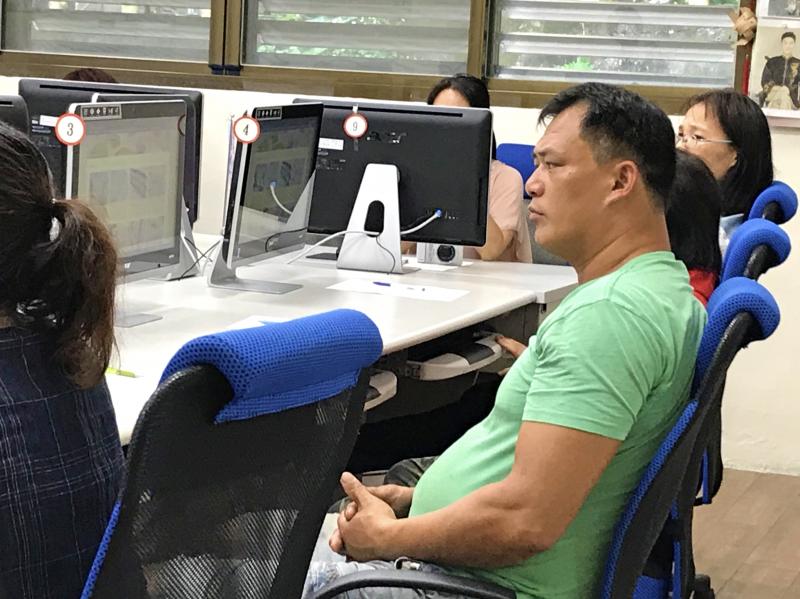 學員提出網路行銷遇到的問題，請講師解惑。