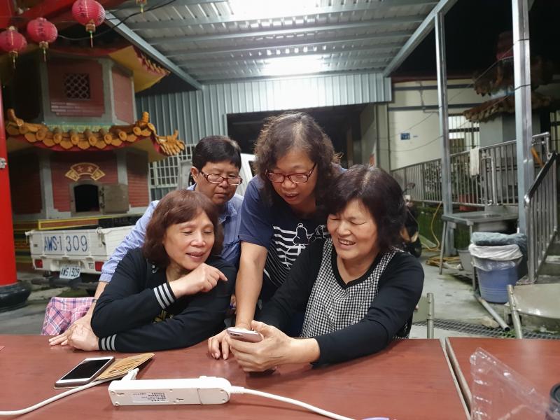 學員互相檢視時間軸經過地方.