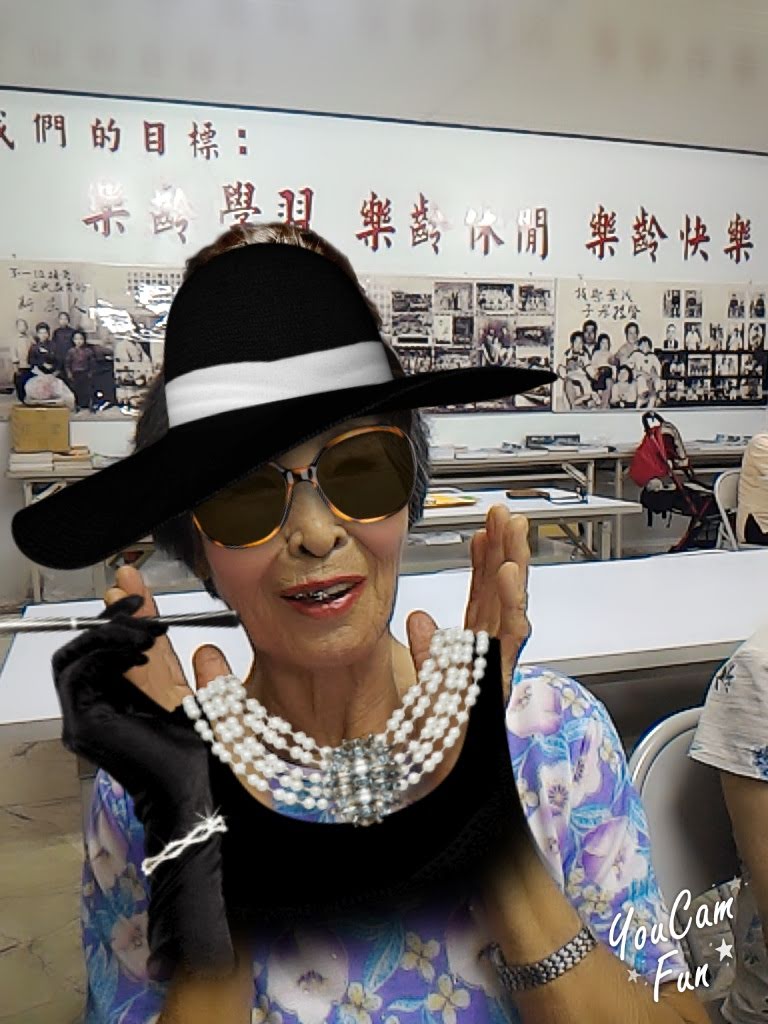 黑貓姐出現了，現場讚嘆聲不斷