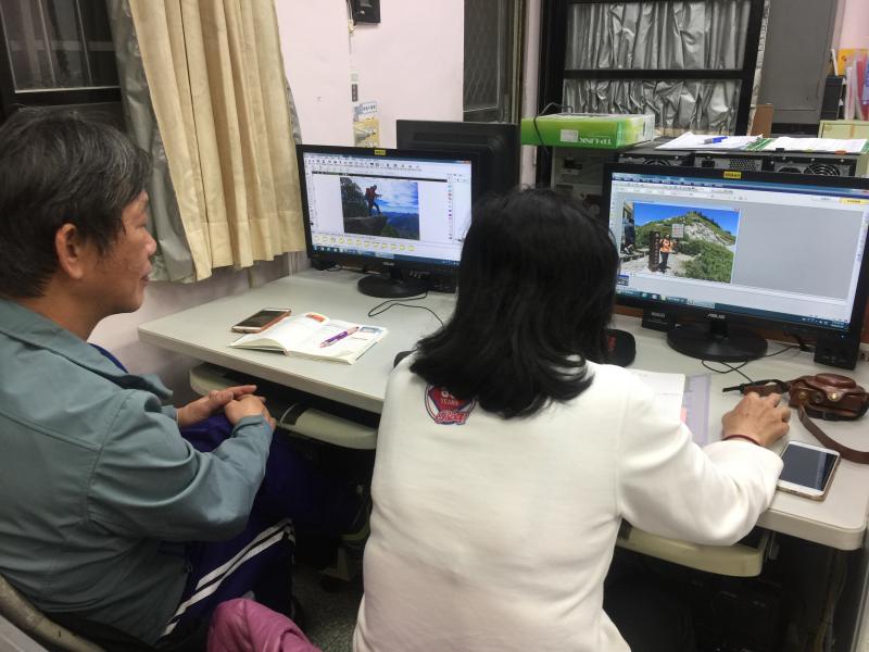 學員用電腦photoImpact3軟體修圖,將照片修亮度,解析、裁切,加入特效,依不同用途將照片設定輸出成合適的格式。