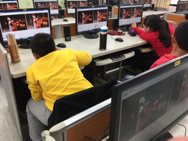 利用電腦photoImpact3軟體將照片修亮度、解析、去背效果處理。