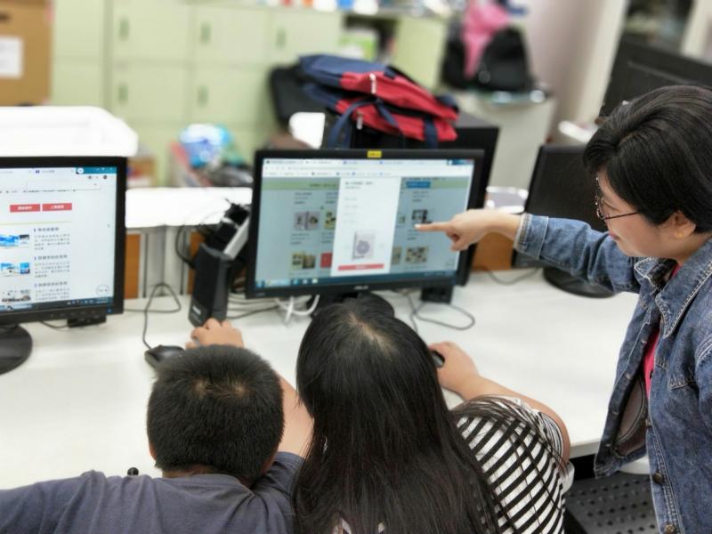 健網雲端網站，用FB或google帳號登入,編輯相片書輸入標題、輸入副標題、作者、書背、開始製作、放入照片編輯。