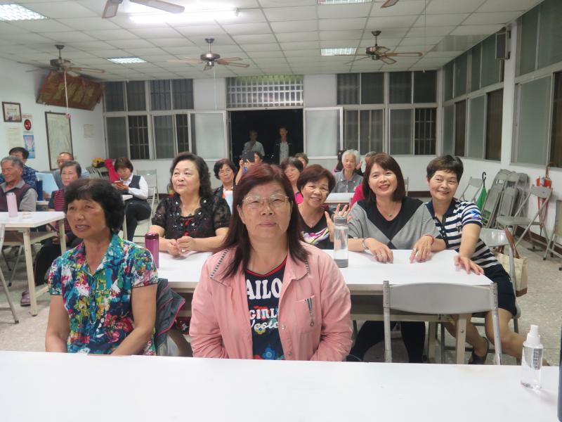 學員感情融洽認真上課