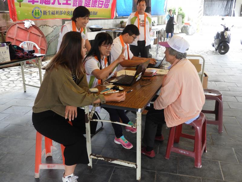 雖然學員都會有點害怕需要健保卡要做什麼?害怕個資外洩，不過講師有告訴學員們不用害怕!!