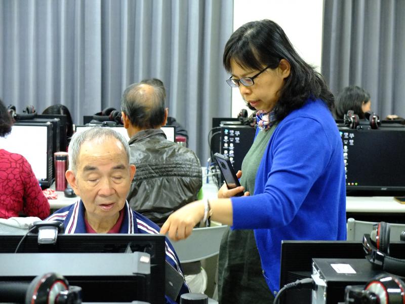 學員學習《LINE拍貼》製作貼圖