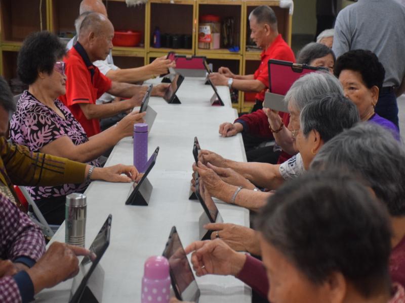 學員體驗平板各項APP軟體