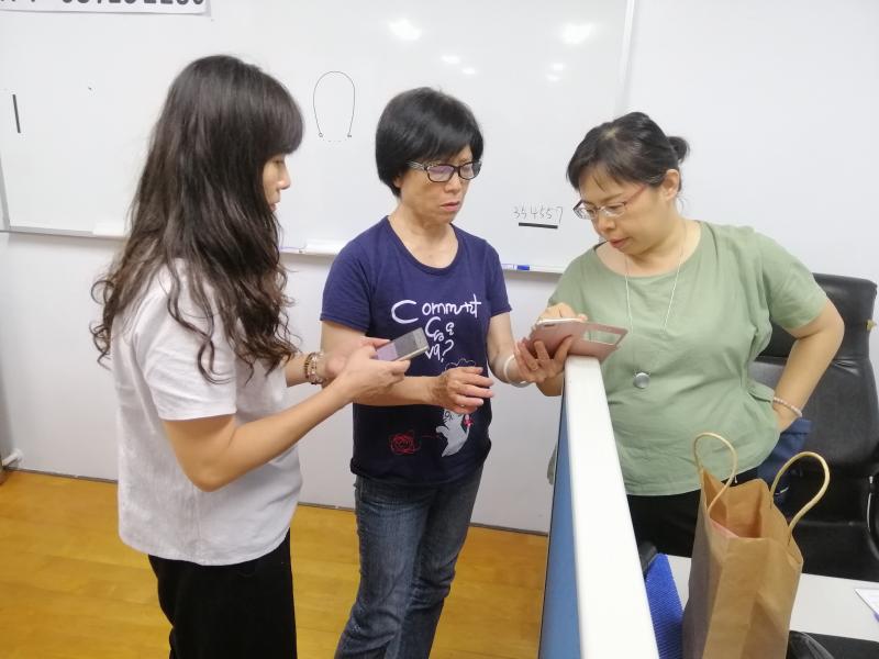 頭屋DOC「我的LINE貼圖」講師指導學員繪製LINE貼圖