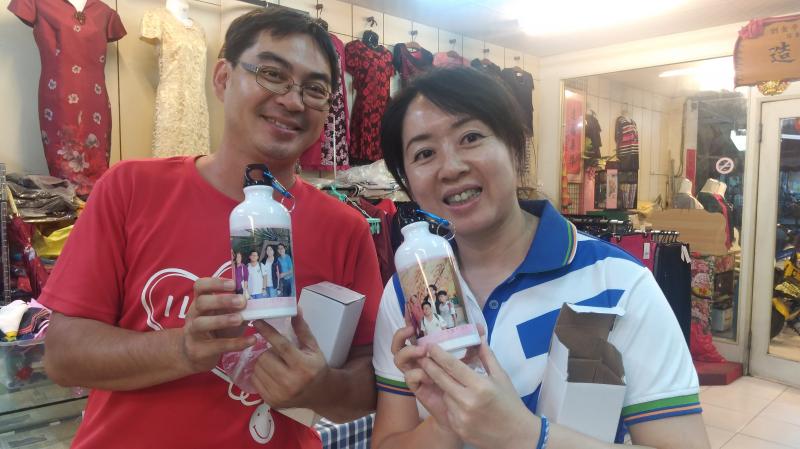 夫妻一起報名~分別就有兩個不同圖案的杯子 囉